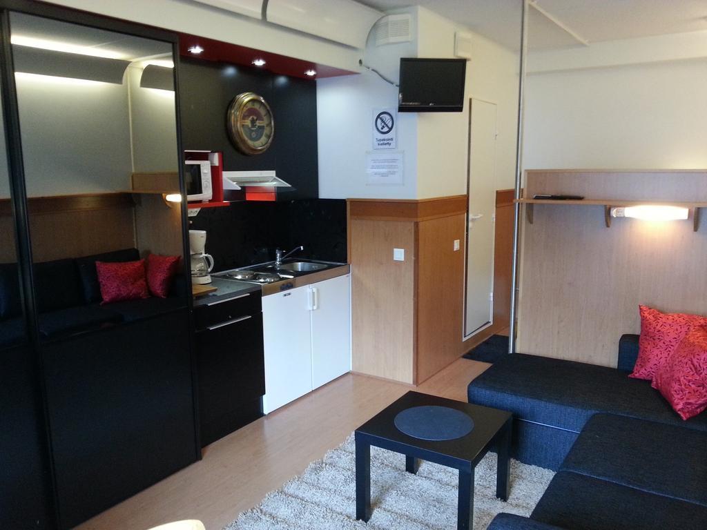 Vuosselin Helmi Apartments 루카 객실 사진
